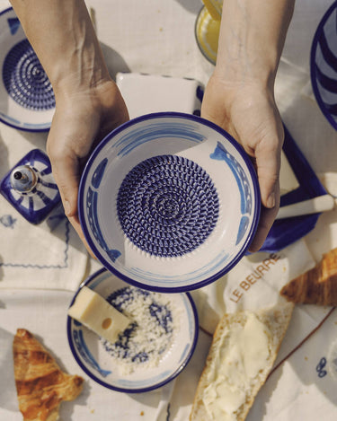 Ceramic Garlic Grater Plate - Medium Blue & White Tuna Overview