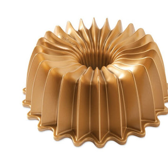 10 Cup Brilliance Bundt Pan